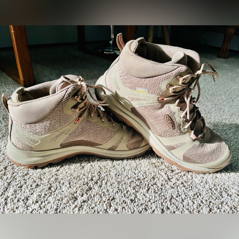 Keen Women’s Terradora 11 mid waterproof hiking boot taupe/tan/coral size 10.5